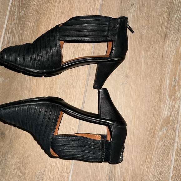 Gentle Souls Black Osaka Rama Leather Heels Size 7 - Picture 5 of 8